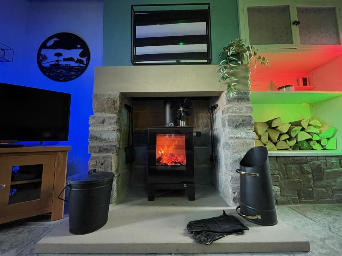 Muddy Paws Cottages - The Nook Taddington Экстерьер фото