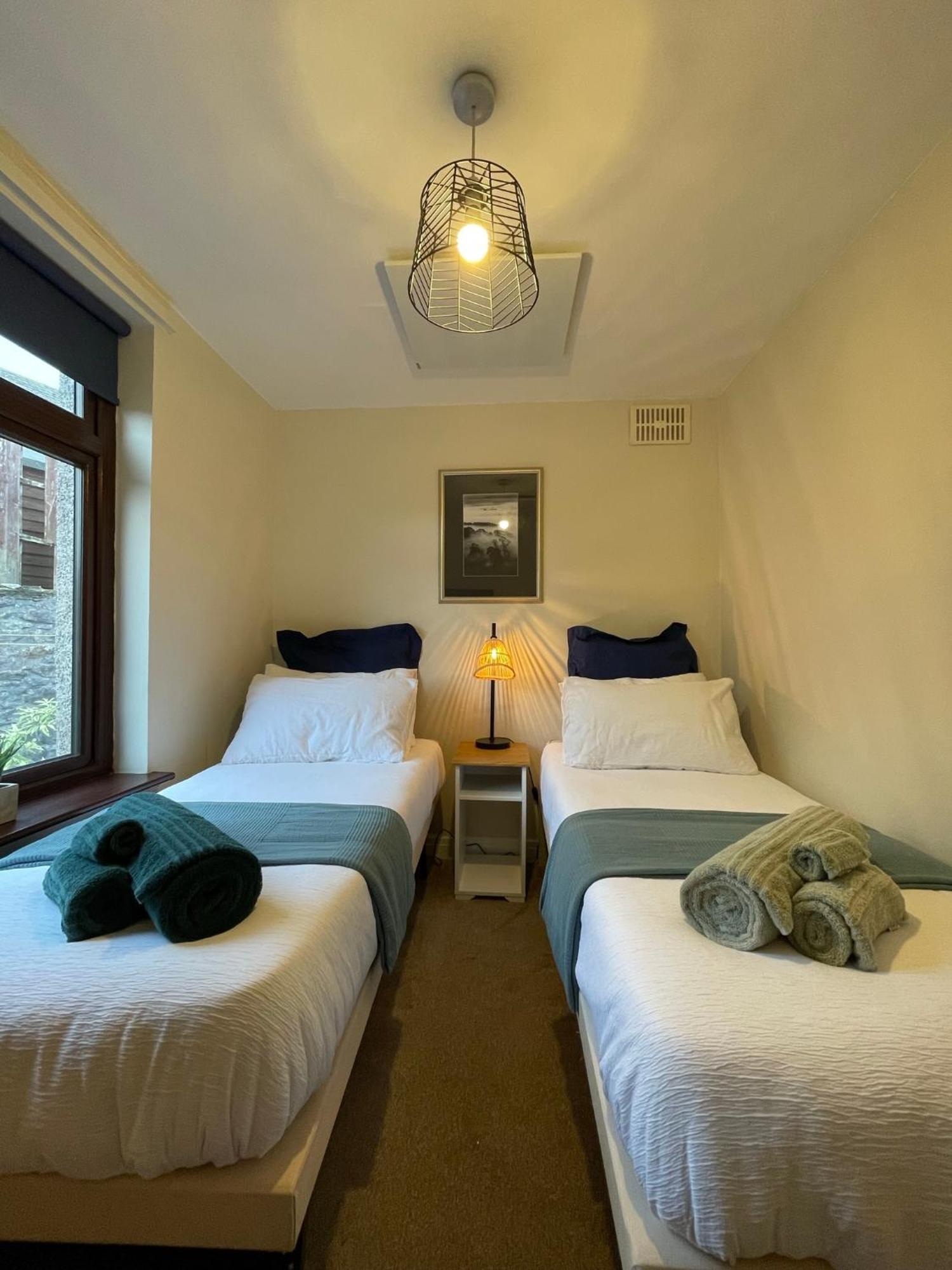 Muddy Paws Cottages - The Nook Taddington Экстерьер фото