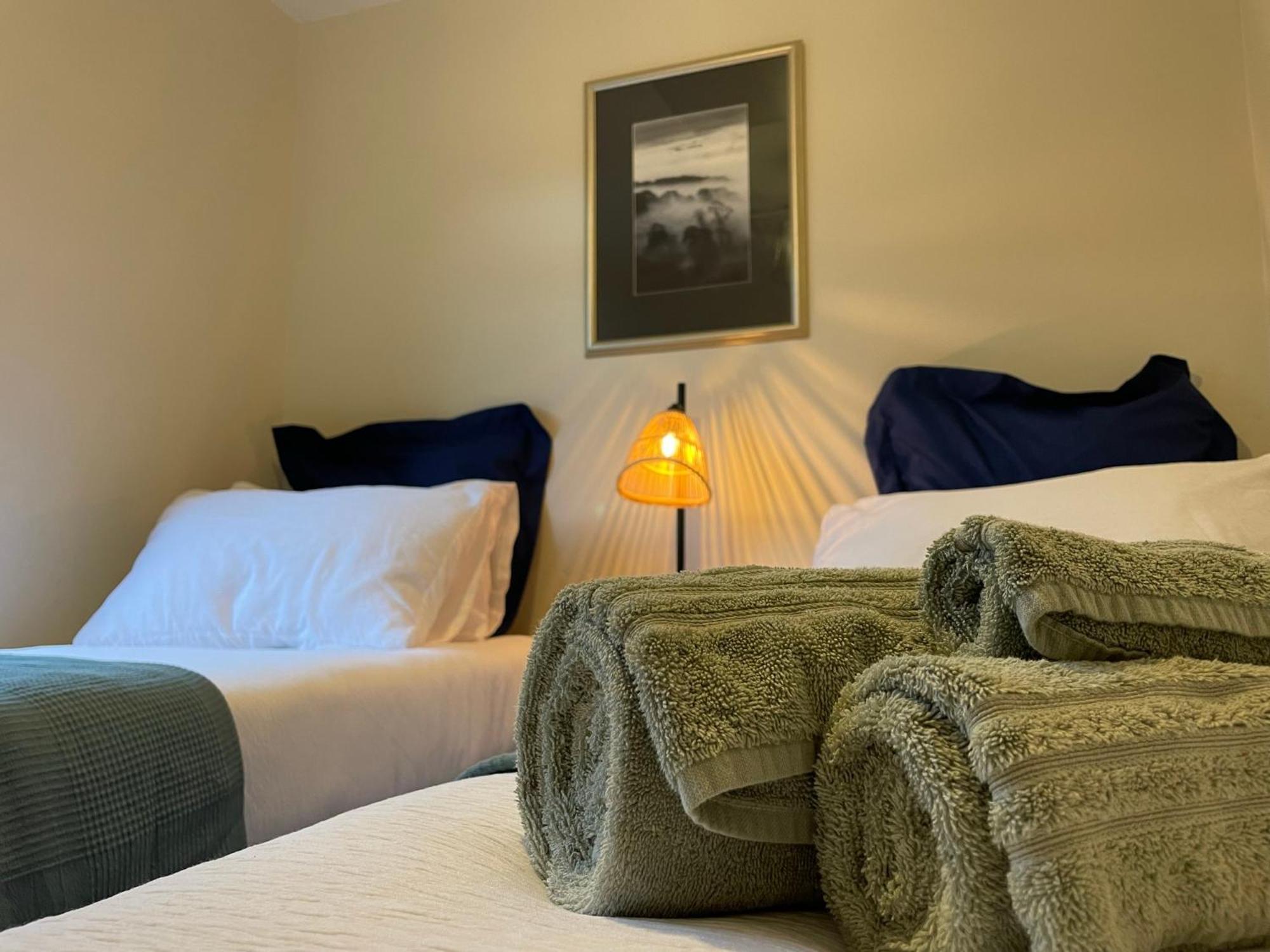 Muddy Paws Cottages - The Nook Taddington Экстерьер фото