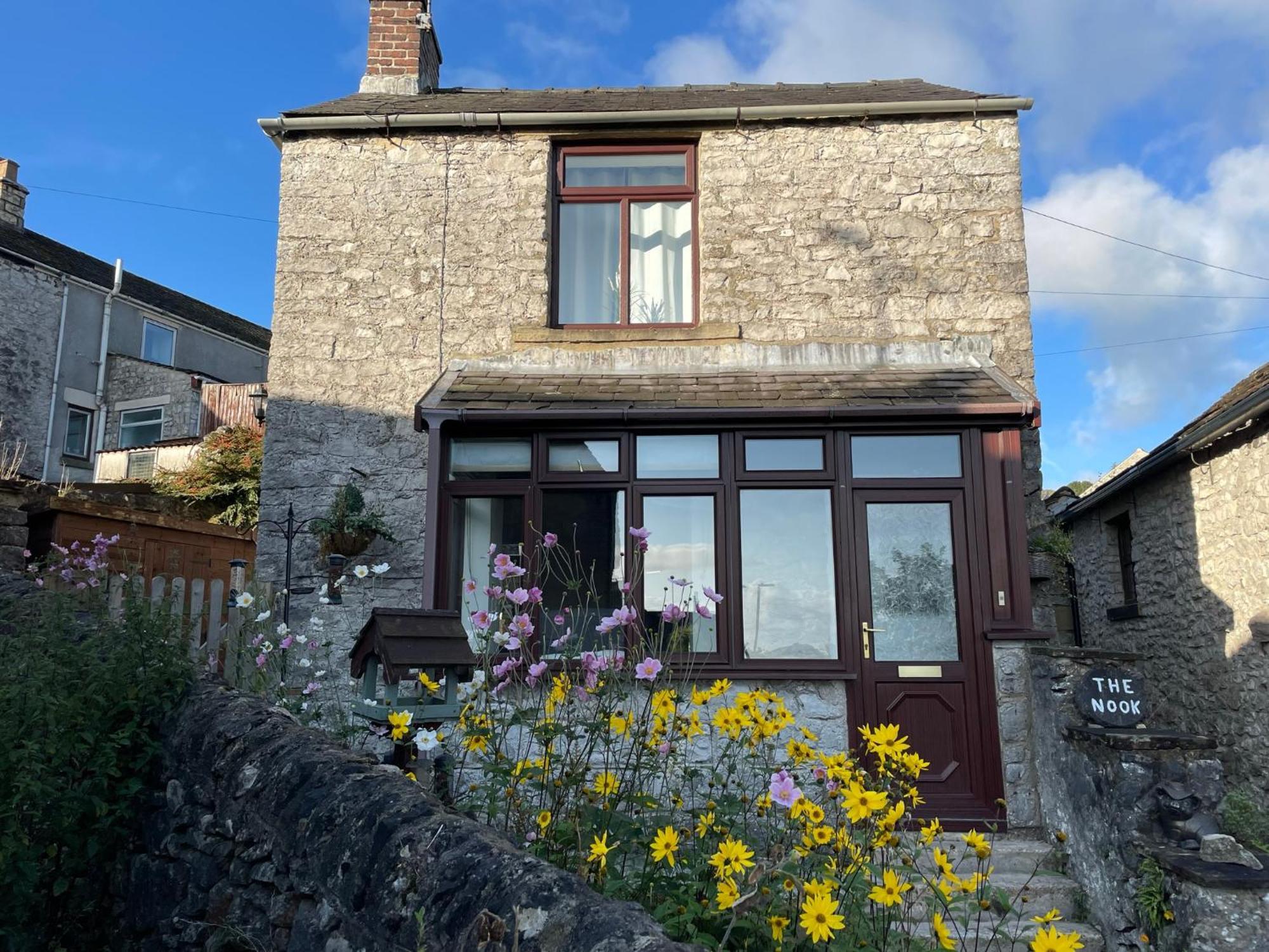 Muddy Paws Cottages - The Nook Taddington Экстерьер фото