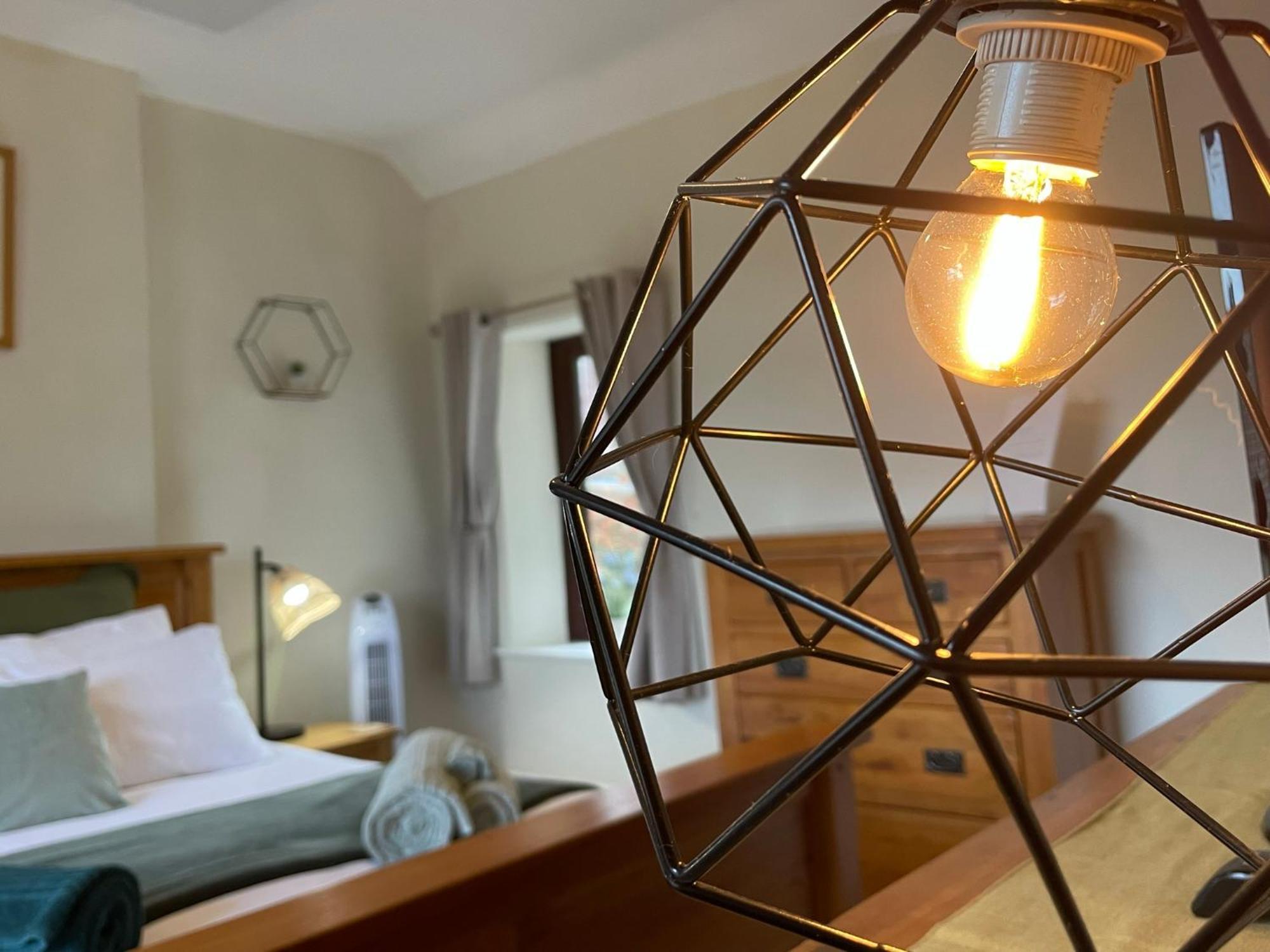 Muddy Paws Cottages - The Nook Taddington Экстерьер фото